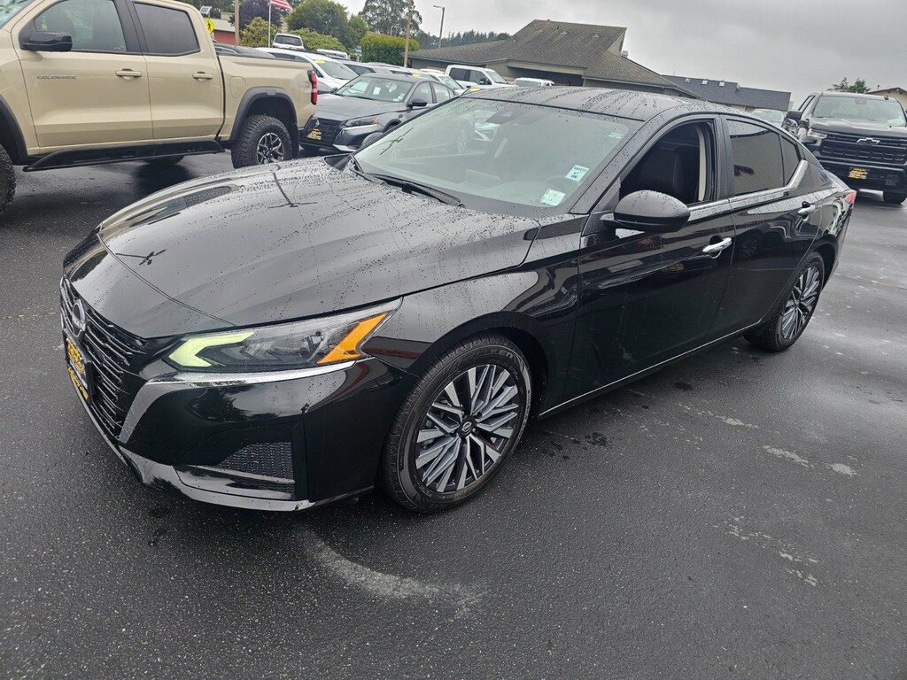 Used 2025 Nissan Altima SV Sedan