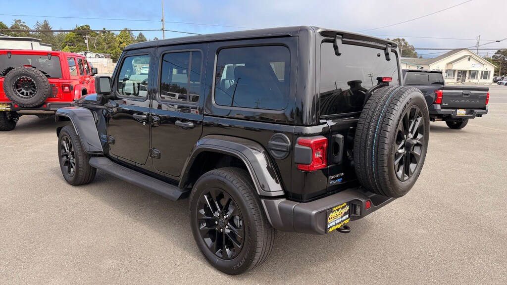 Used 2025 Jeep Wrangler 4xe Sahara SUV