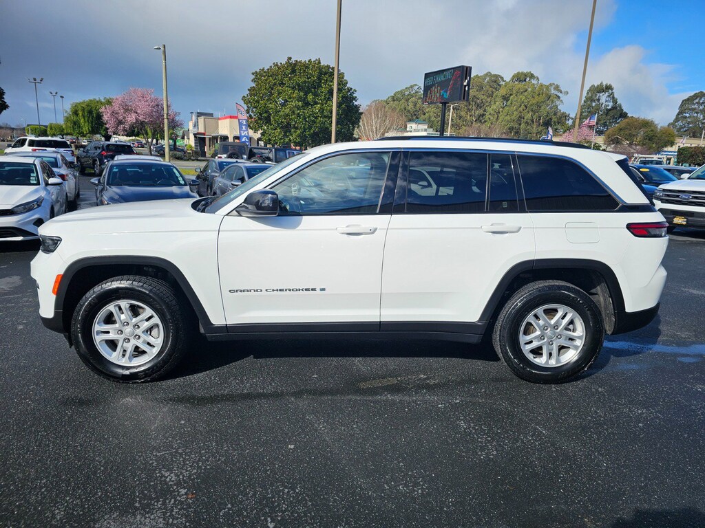 Used 2023 Jeep Grand Cherokee Laredo SUV
