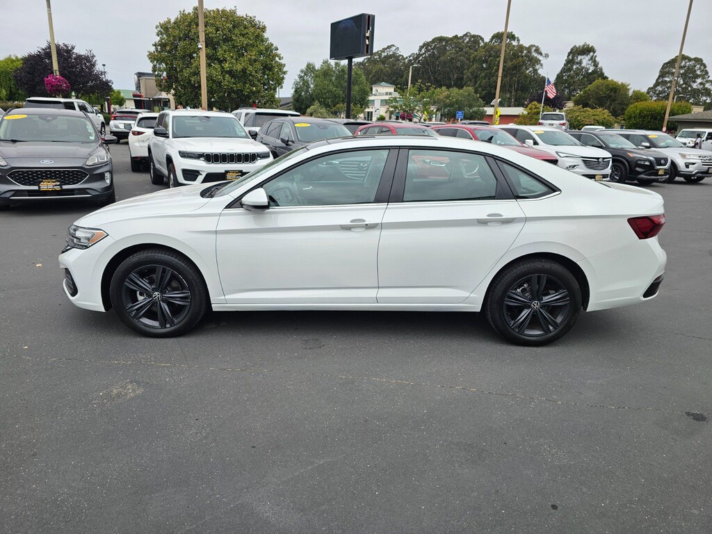 Used 2024 Volkswagen Jetta 1.5T SE Sedan