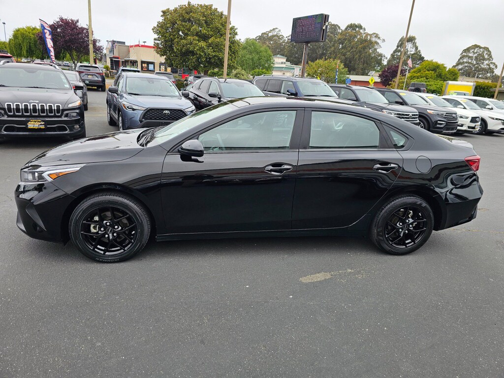 Used 2023 Kia Forte LXS Sedan