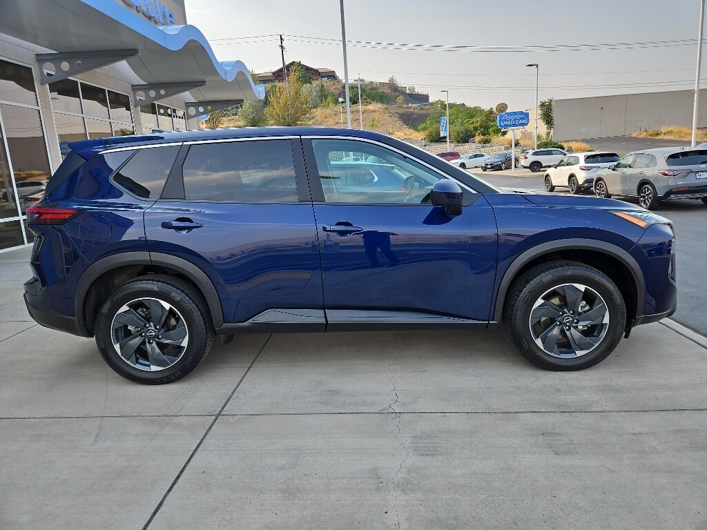 2024 Nissan Rogue SV photo 4