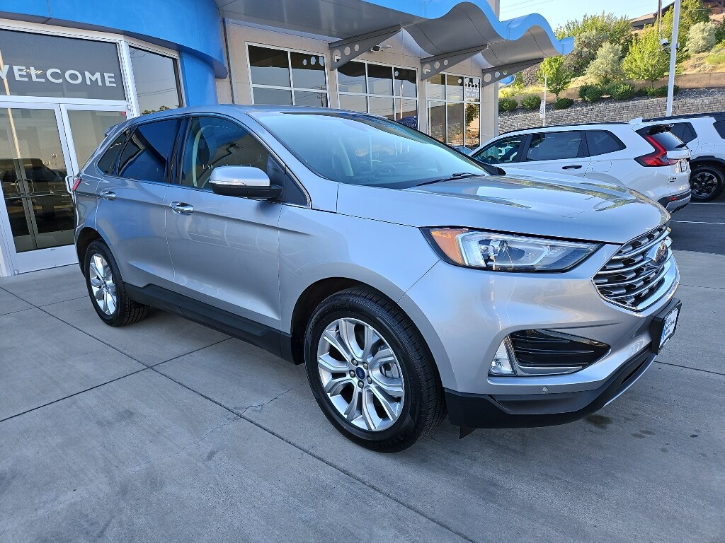 2022 Ford Edge Titanium photo 3