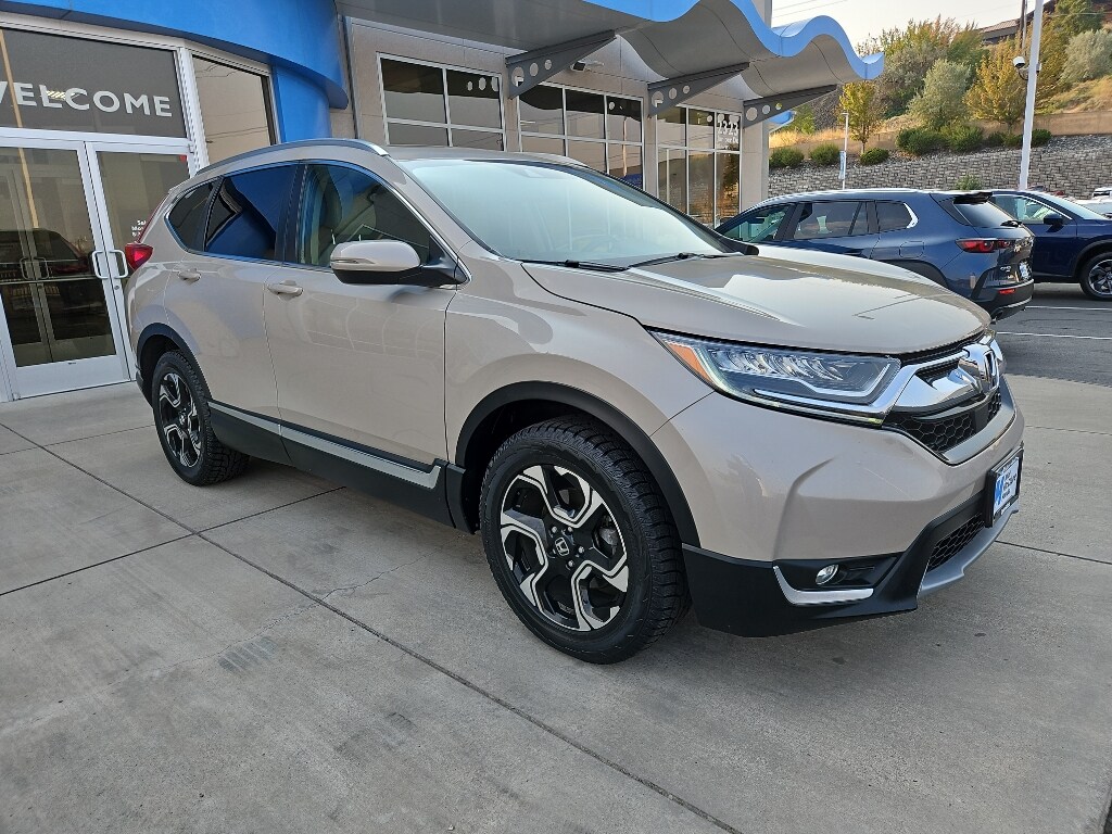 2018 Honda CR-V Touring photo 3