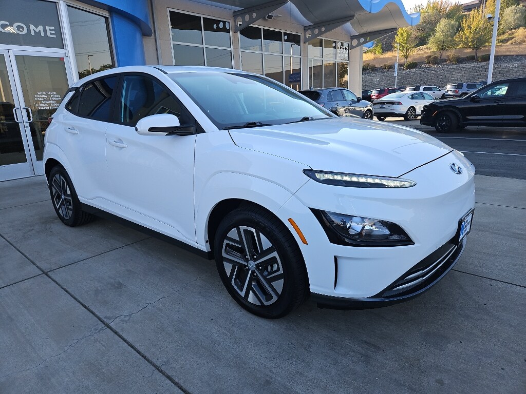 2022 Hyundai Kona SEL photo 3