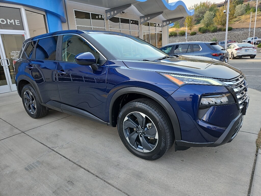 2024 Nissan Rogue SV photo 3