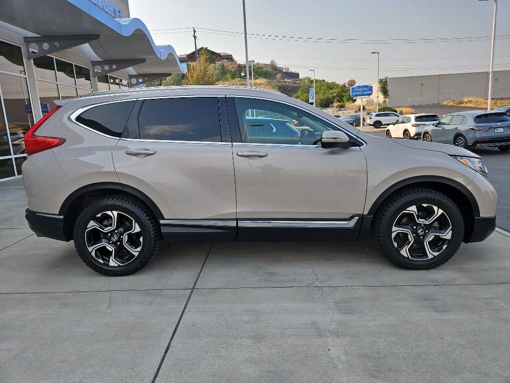 2018 Honda CR-V Touring photo 4