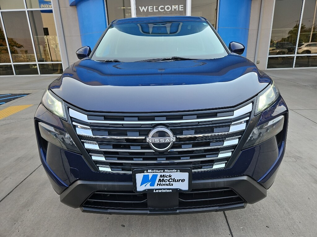 2024 Nissan Rogue SV photo 2
