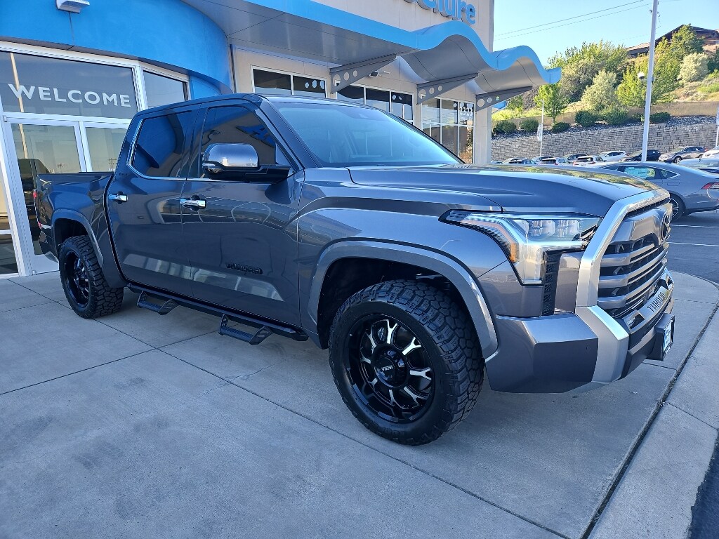2023 Toyota Tundra Limited photo 3