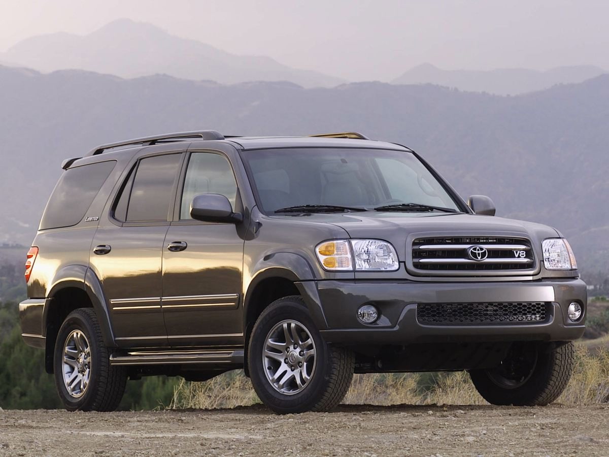 2004 Toyota Sequoia SR5's photo