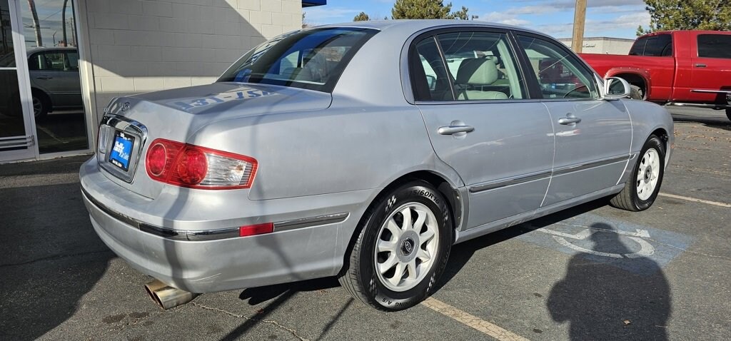 Used 2006 Kia Amanti Base Sedan