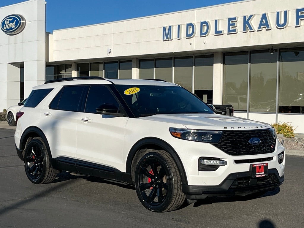 2022 Ford Explorer ST's photo