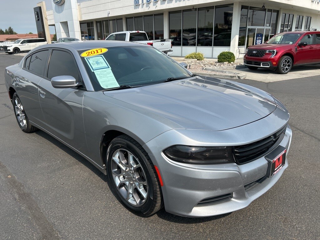 2017 Dodge Charger SXT photo 3