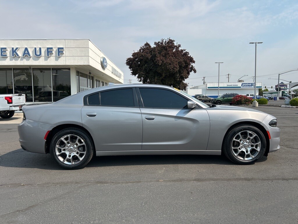 2017 Dodge Charger SXT photo 4