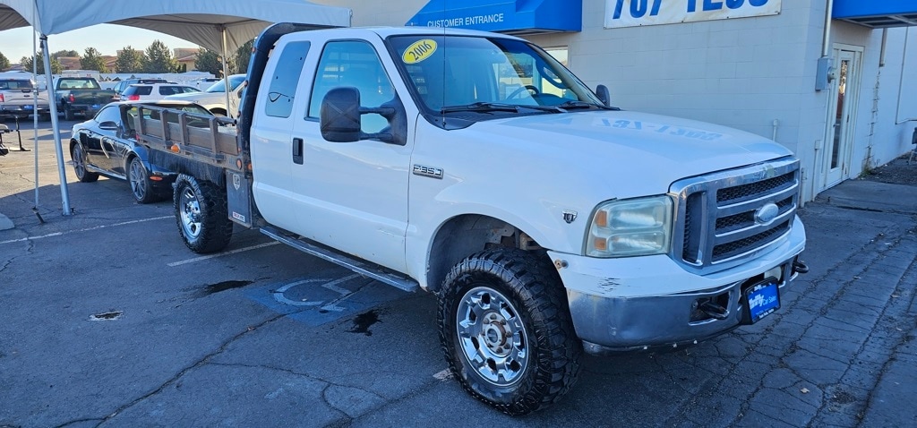 Used 2006 Ford F-350 XLT Extended Cab Truck