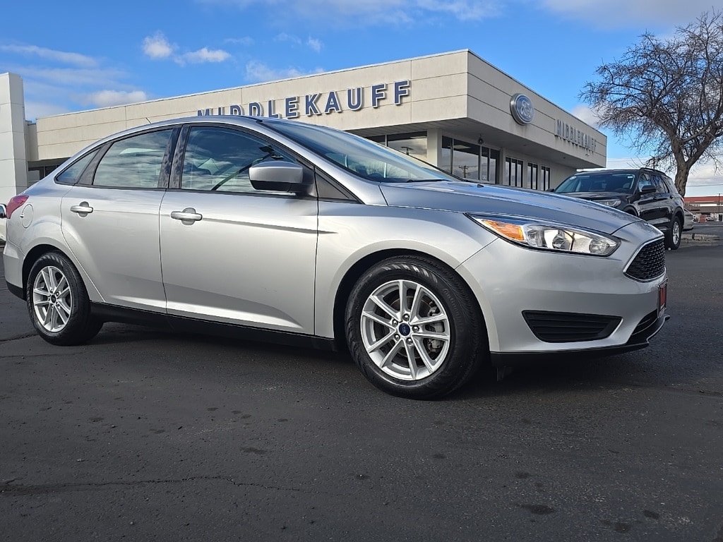 2018 Ford Focus SE's photo