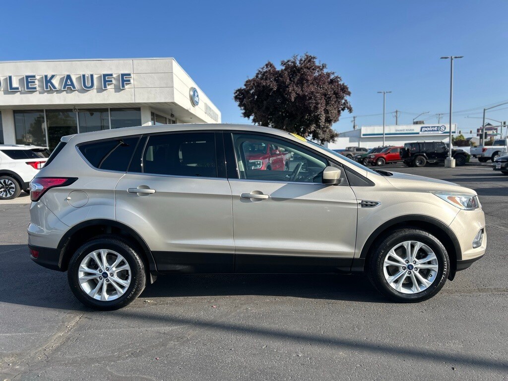 2017 Ford Escape SE photo 2