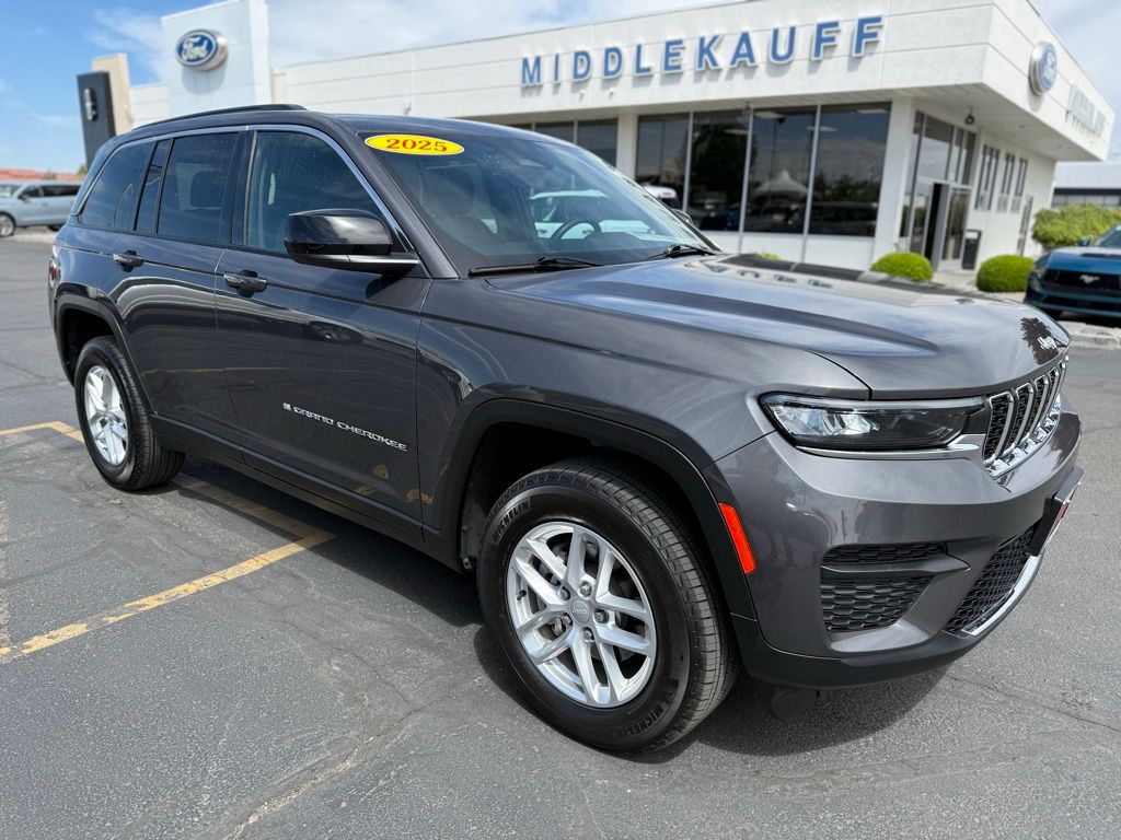 2025 Jeep Grand Cherokee Laredo X 4x4's photo