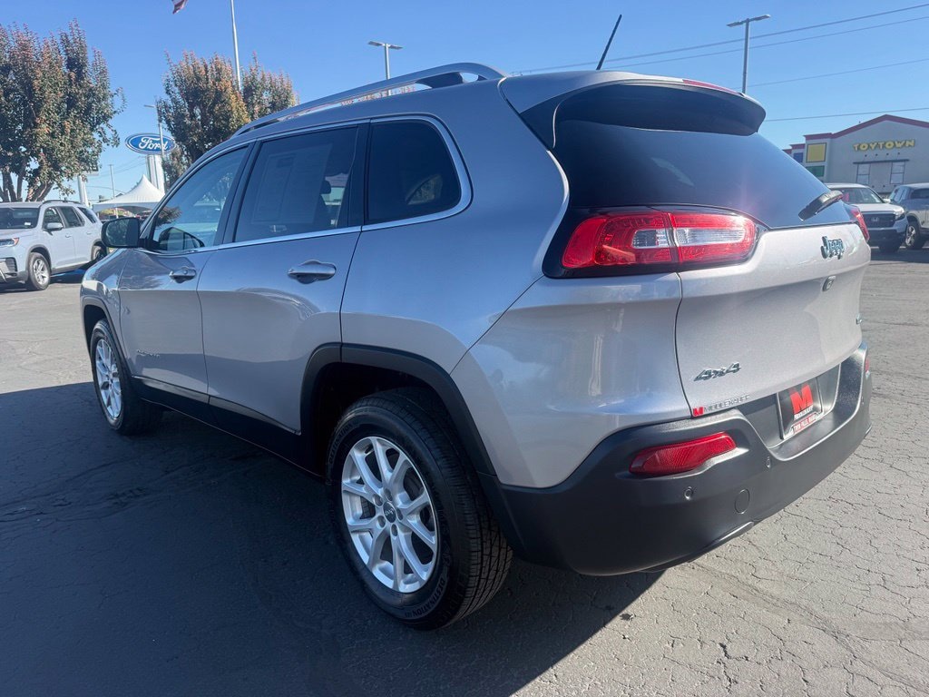 Used 2018 Jeep Cherokee Latitude SUV