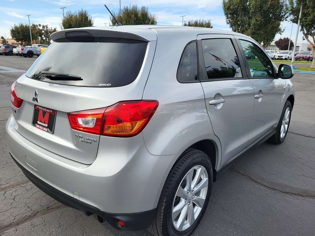 2015 Mitsubishi Outlander Sport ES photo 3