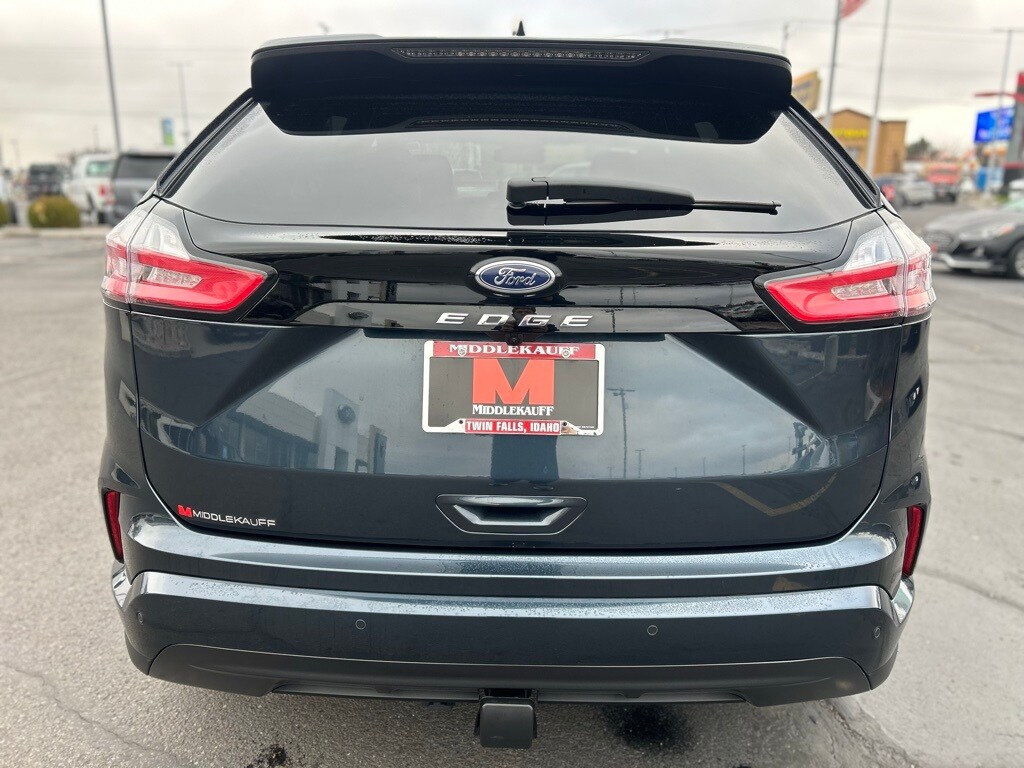 2023 Ford Edge ST photo 2