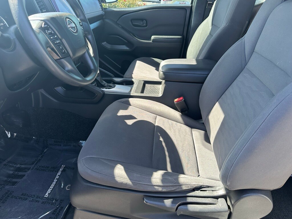 2022 Nissan Frontier S photo 2