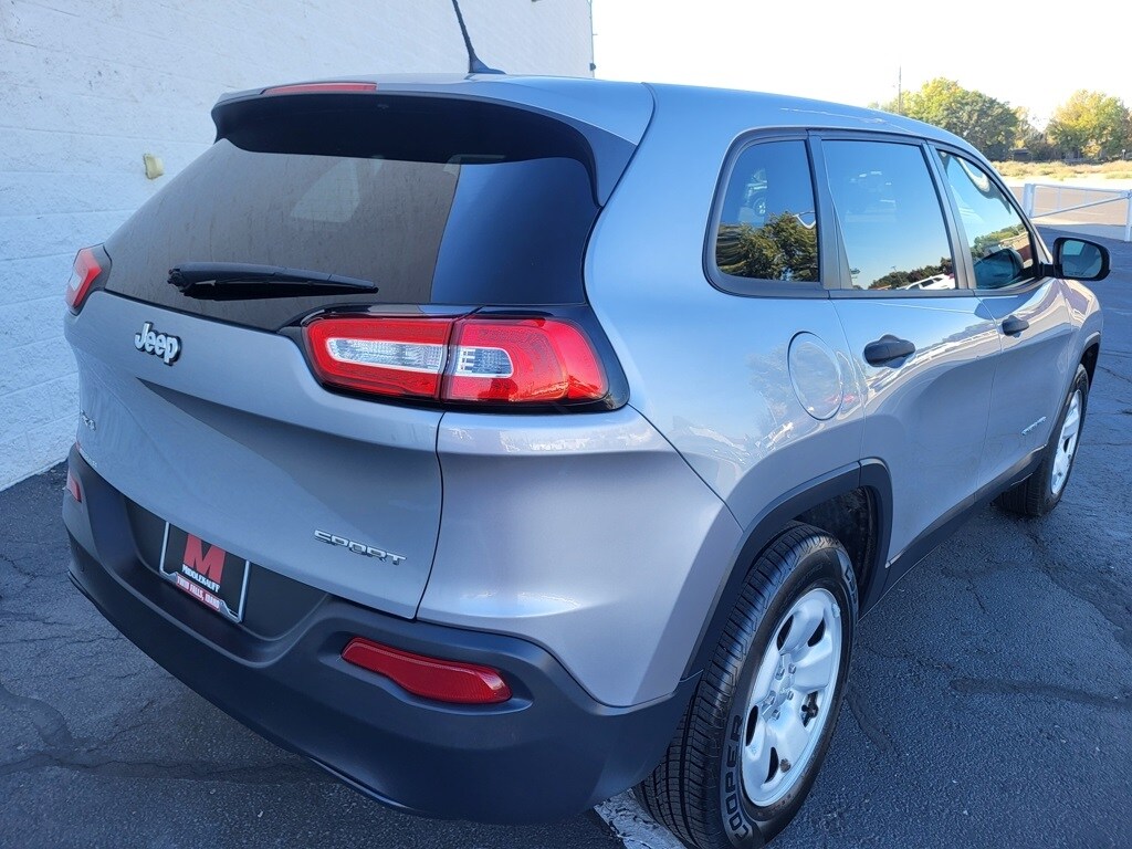 2016 Jeep Cherokee Sport photo 3