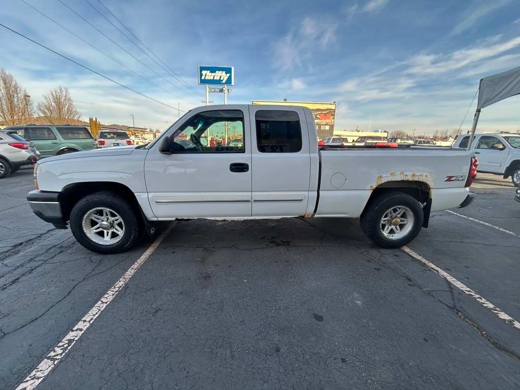 Used 2005 Chevrolet Silverado 1500 LS Extended Cab Short Bed Truck