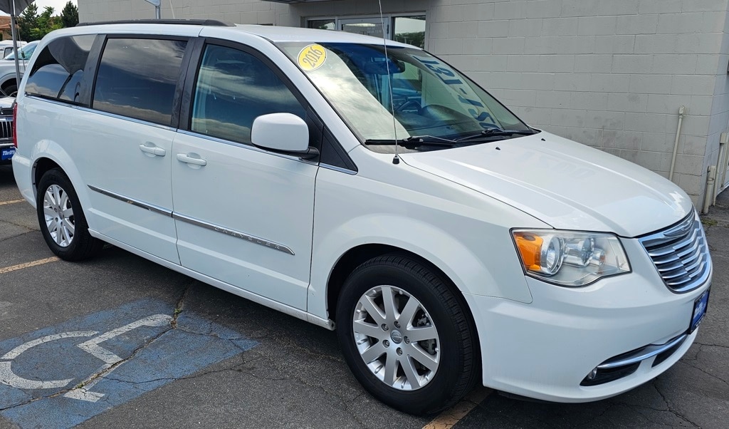 2016 Chrysler Town & Country Touring