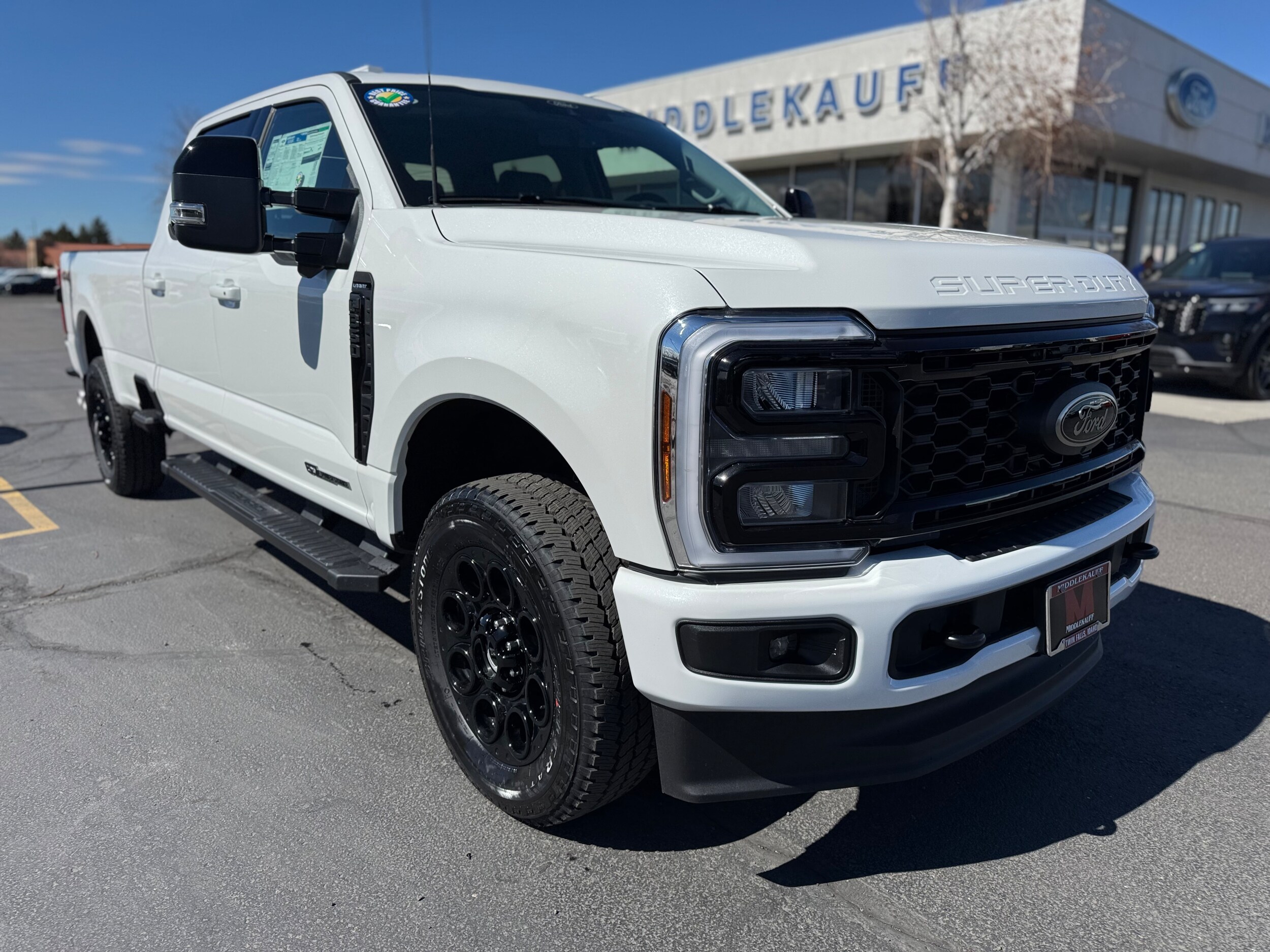 2025 Ford F-350 Lariat photo 2
