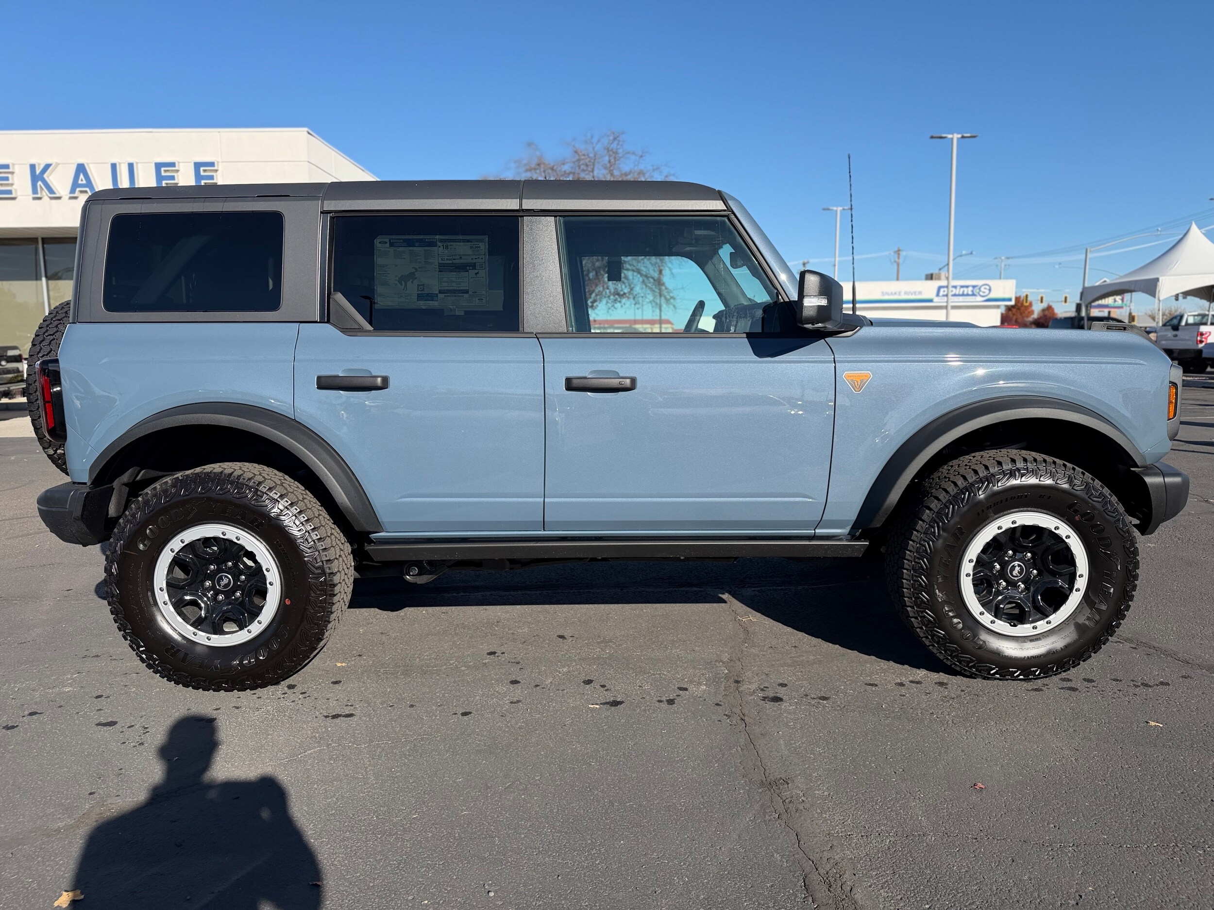 2025 Ford Bronco Badlands photo 2