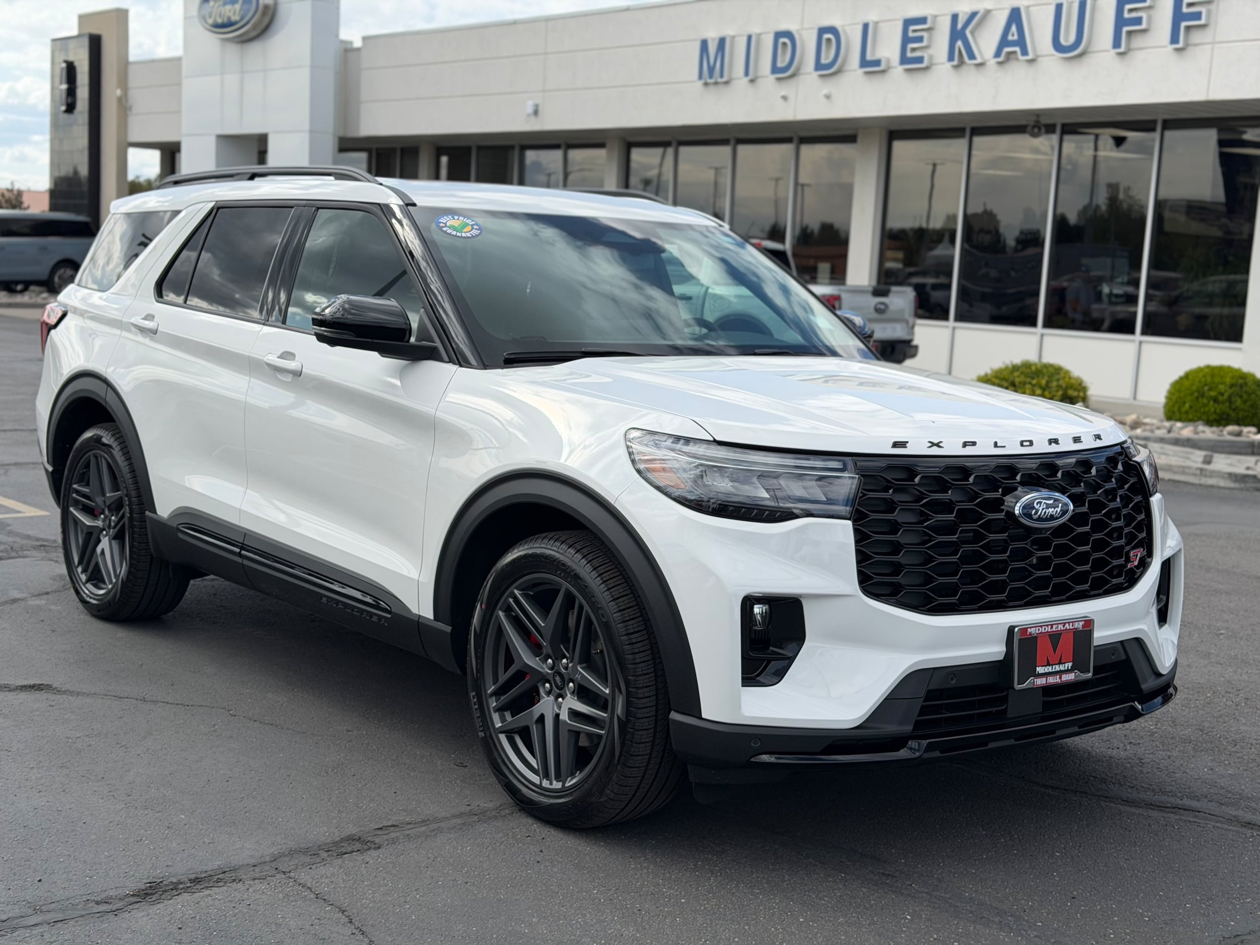 2026 Ford Explorer ST 4WD's photo