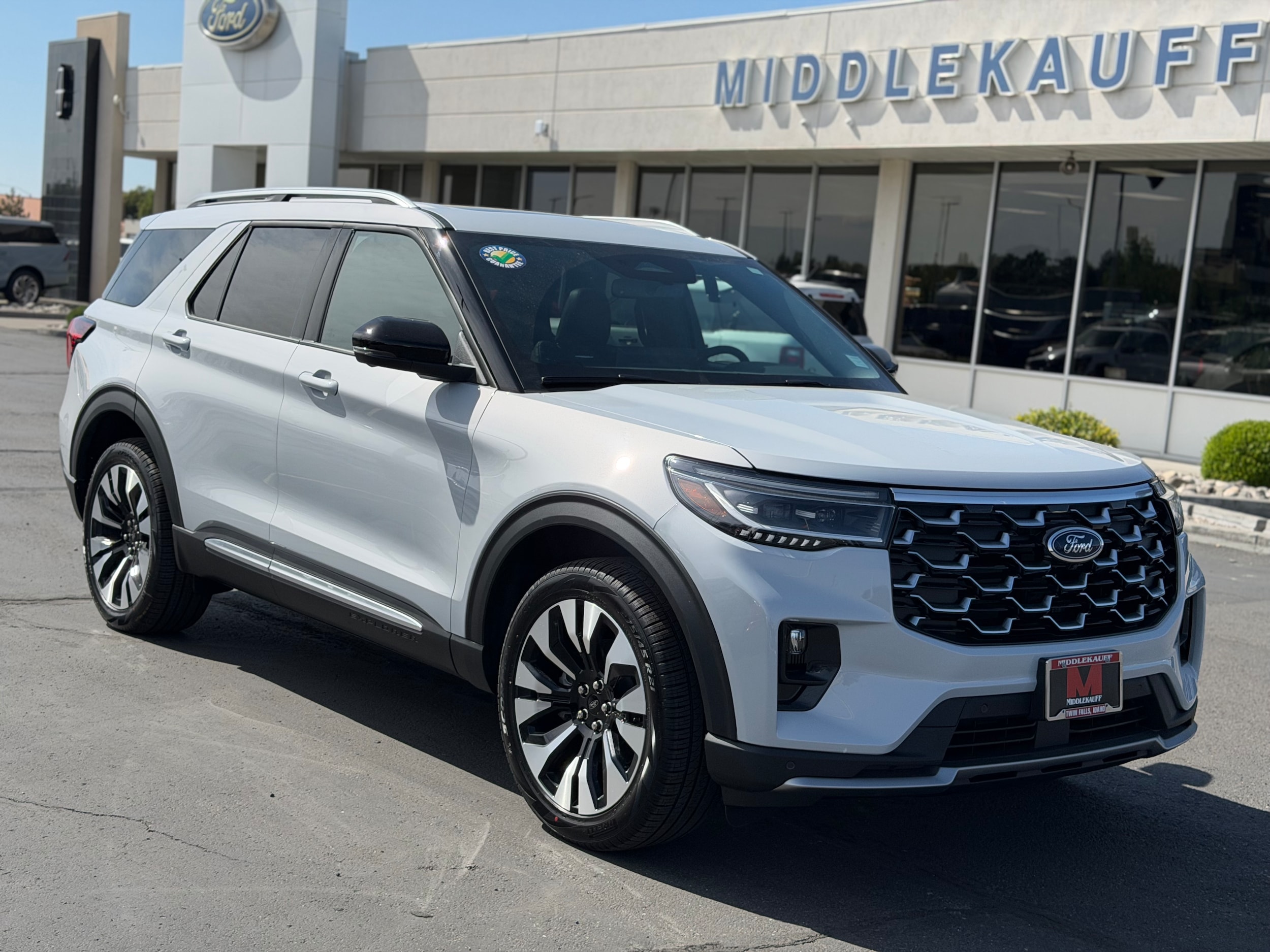 2026 Ford Explorer Platinum 4WD's photo