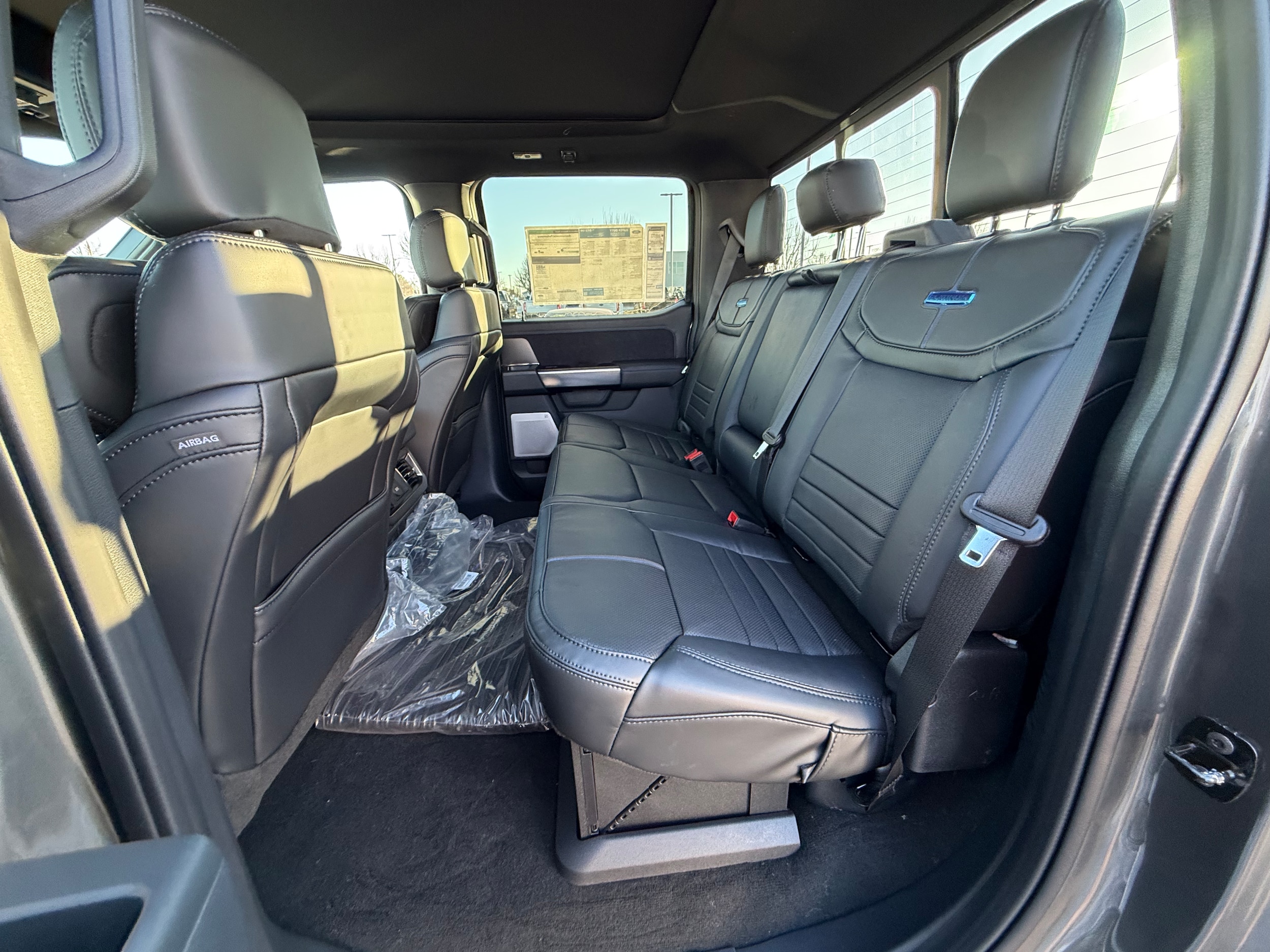 2026 Ford F-350 Super Duty Platinum - Photo 16