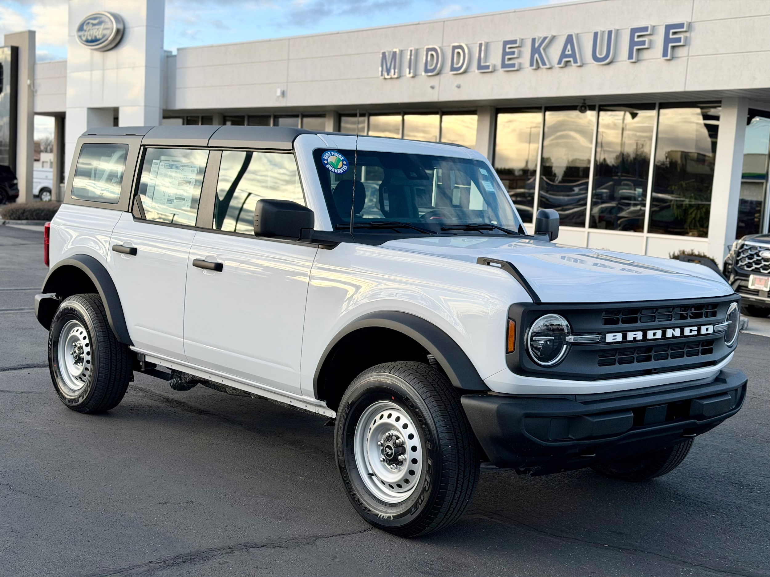 2025 Ford Bronco 4-Door Base's photo