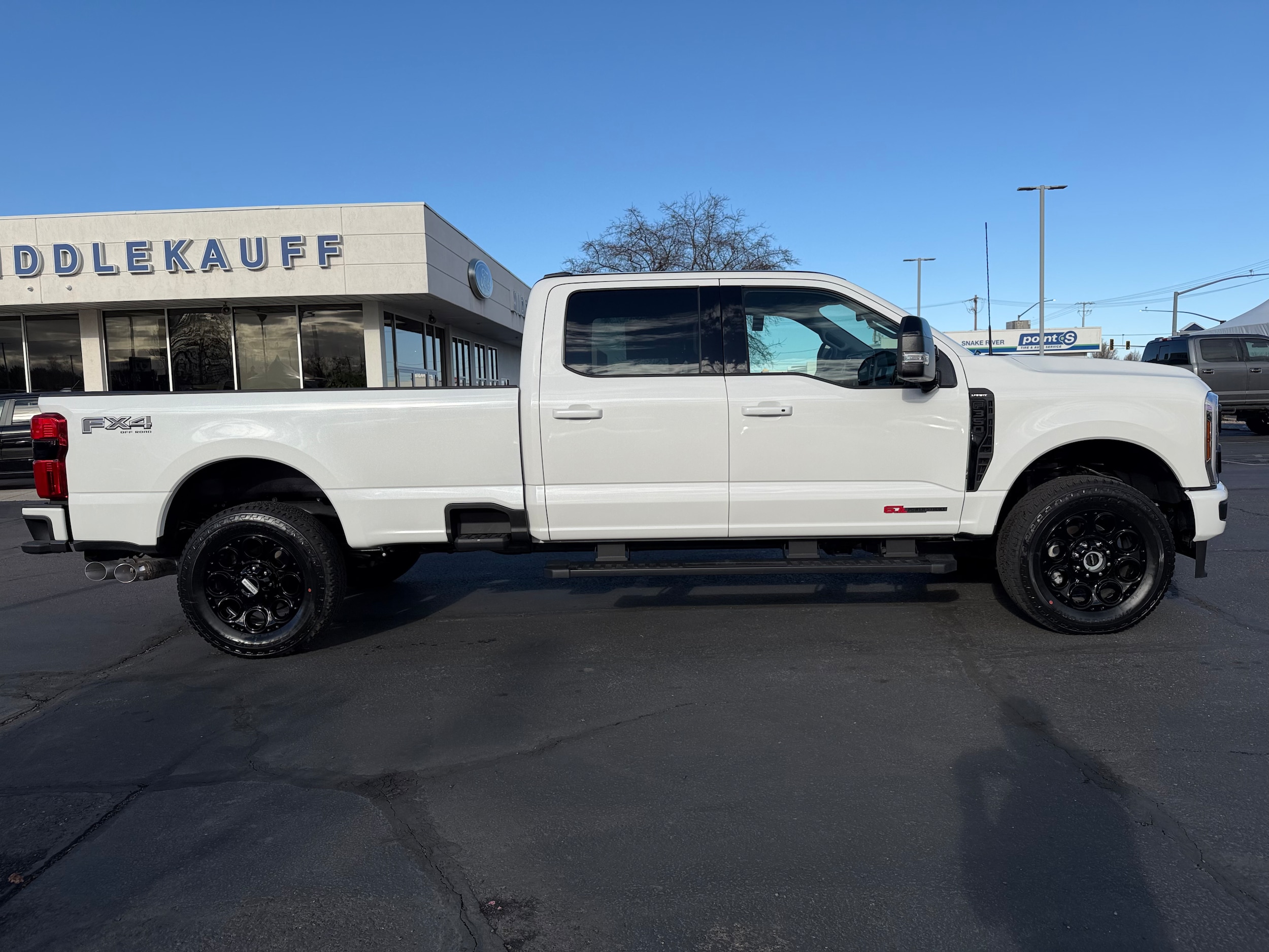2026 Ford F-350 Super Duty Lariat - Photo 2