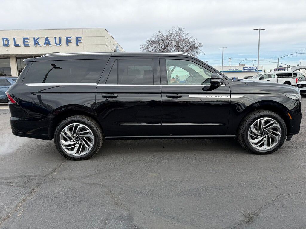 New 2025 Lincoln Navigator L Reserve 4X4