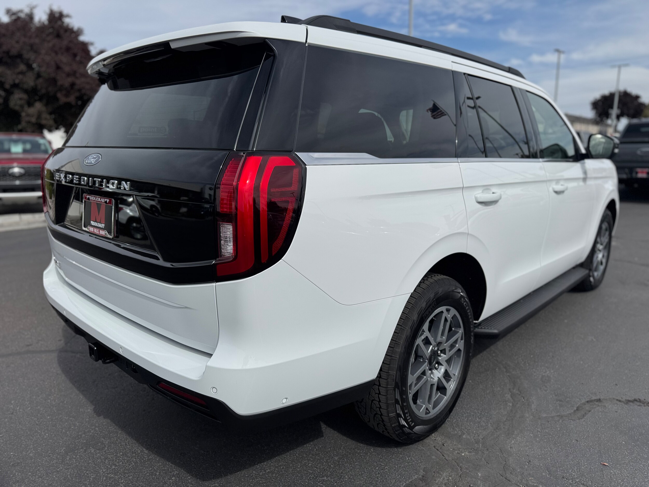 2025 Ford Expedition photo 2