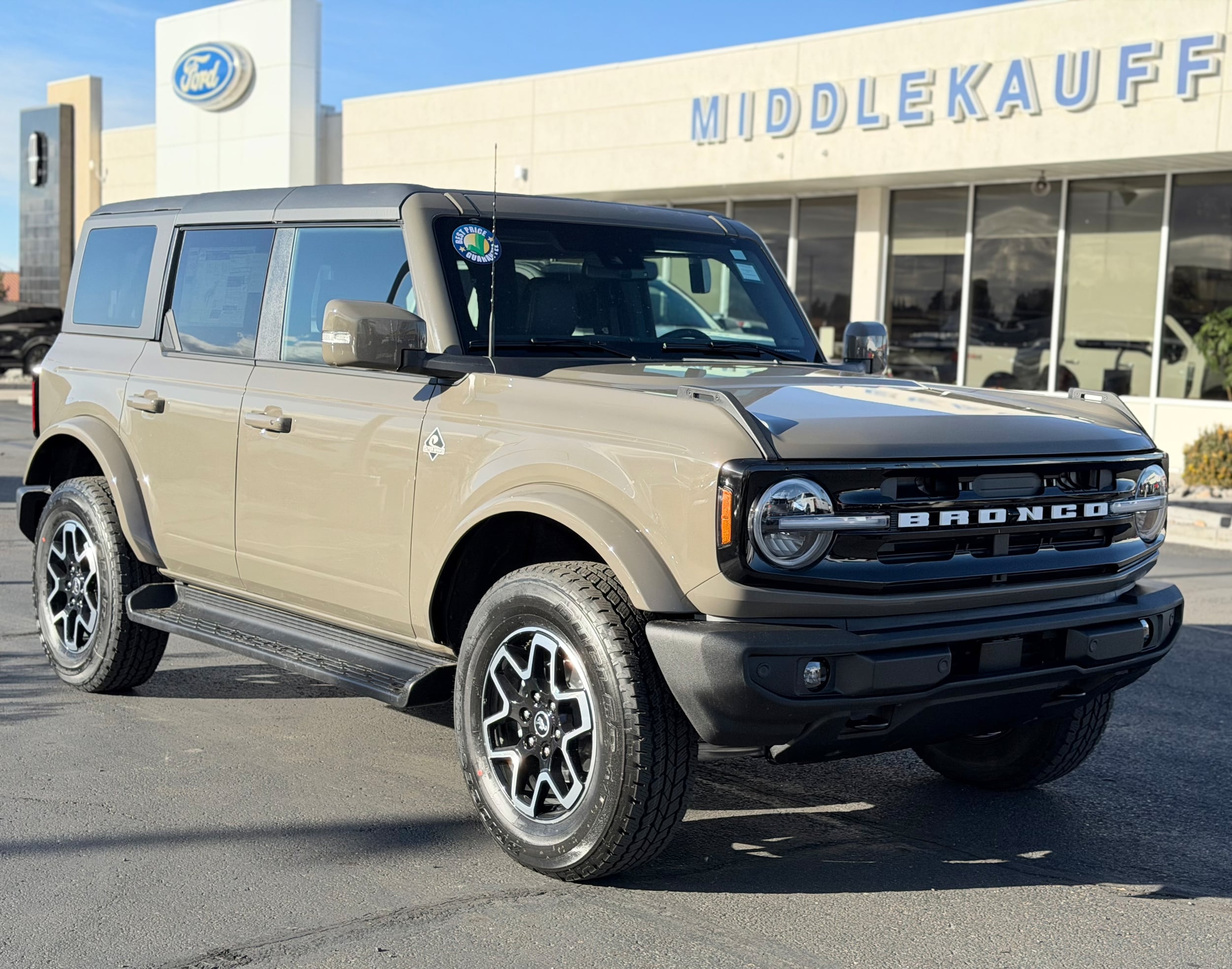 2025 Ford Bronco 4-Door Outer Banks's photo