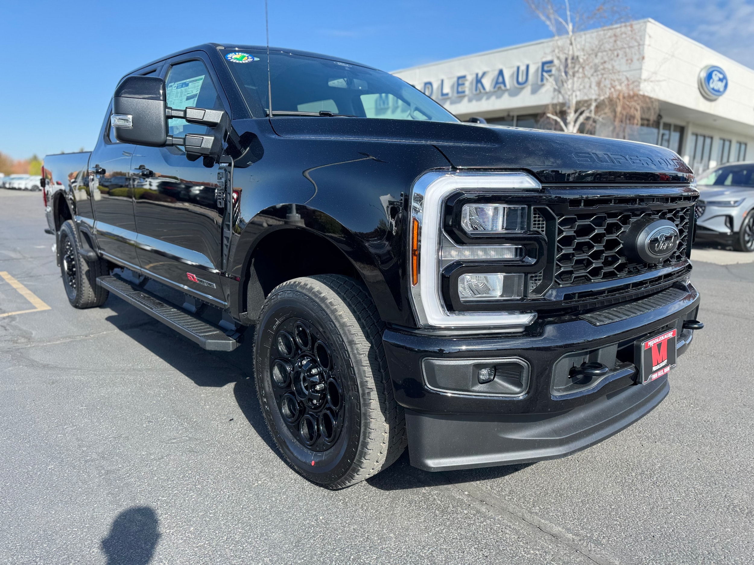 2025 Ford F-350 Lariat photo 2