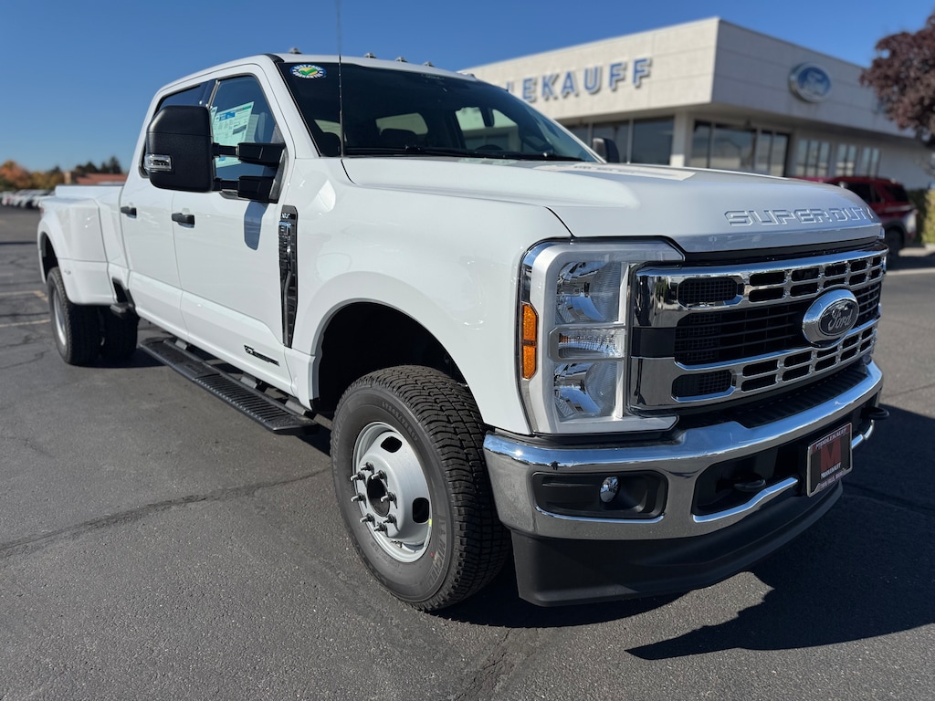 New 2026 Ford F-350 XLT 4WD Crew CAB 8 BOX TRUCK