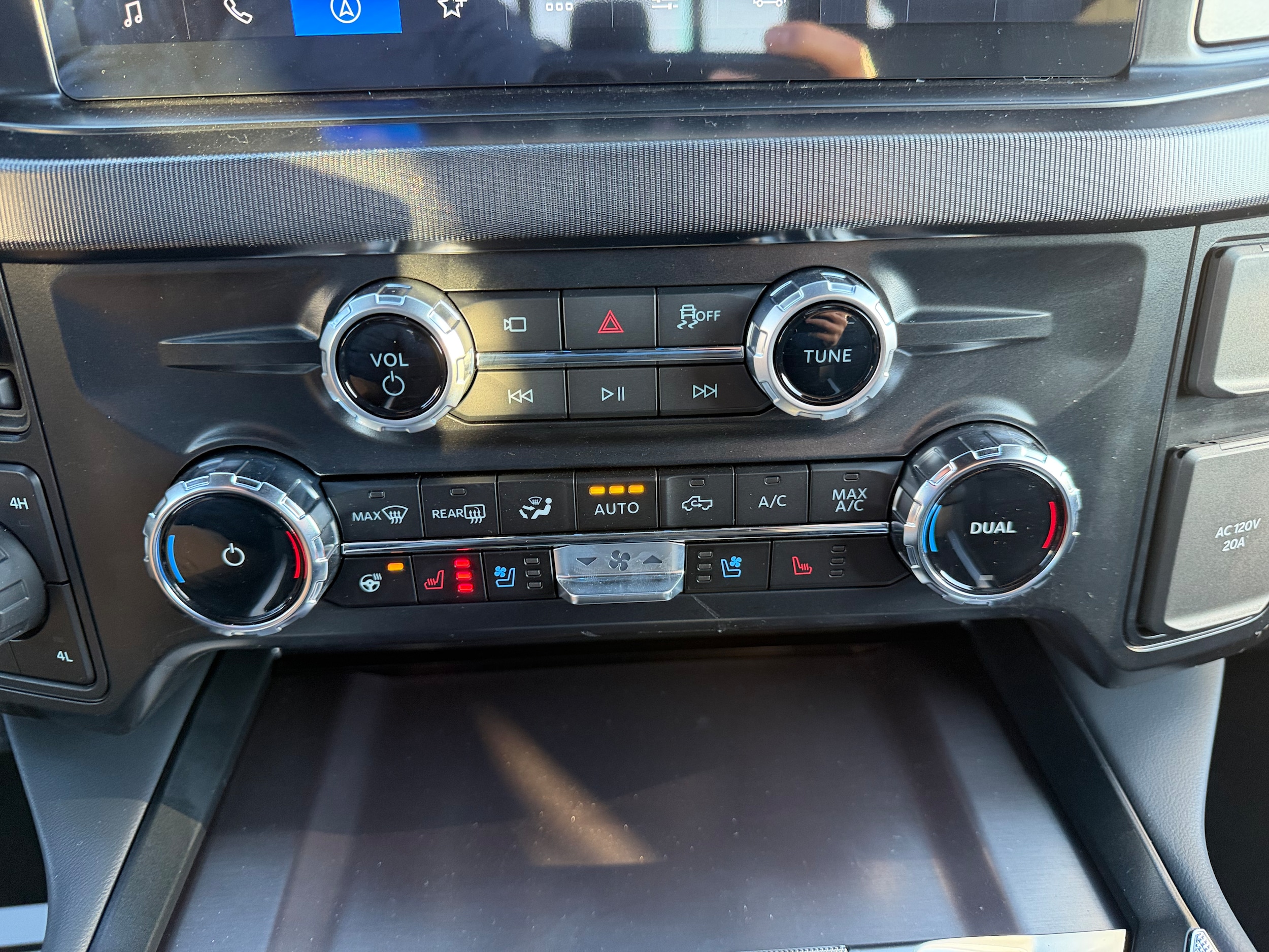 2026 Ford F-350 Super Duty Platinum - Photo 21