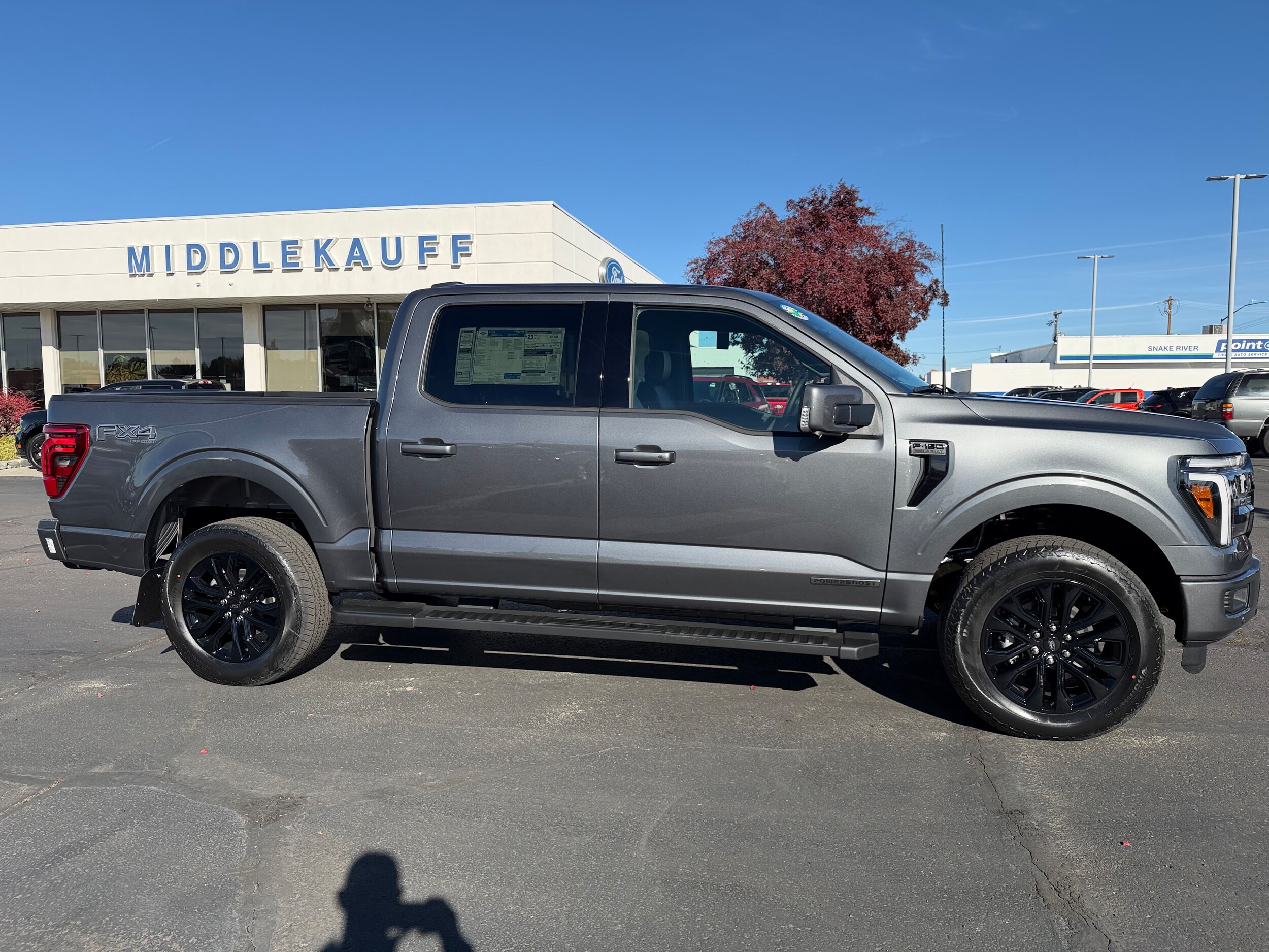 2025 Ford F-150 Lariat photo 2