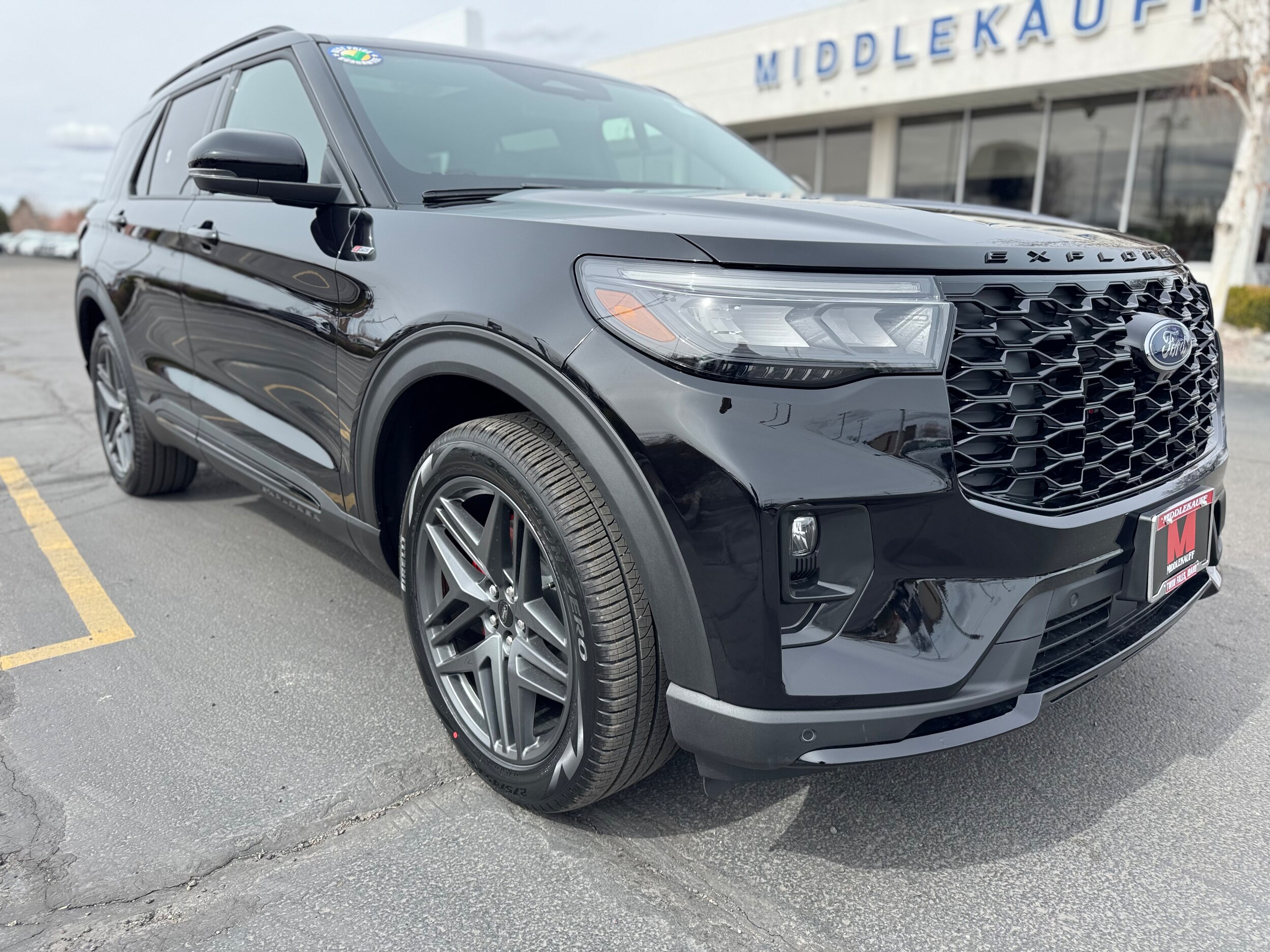 2025 Ford Explorer ST-Line photo 2