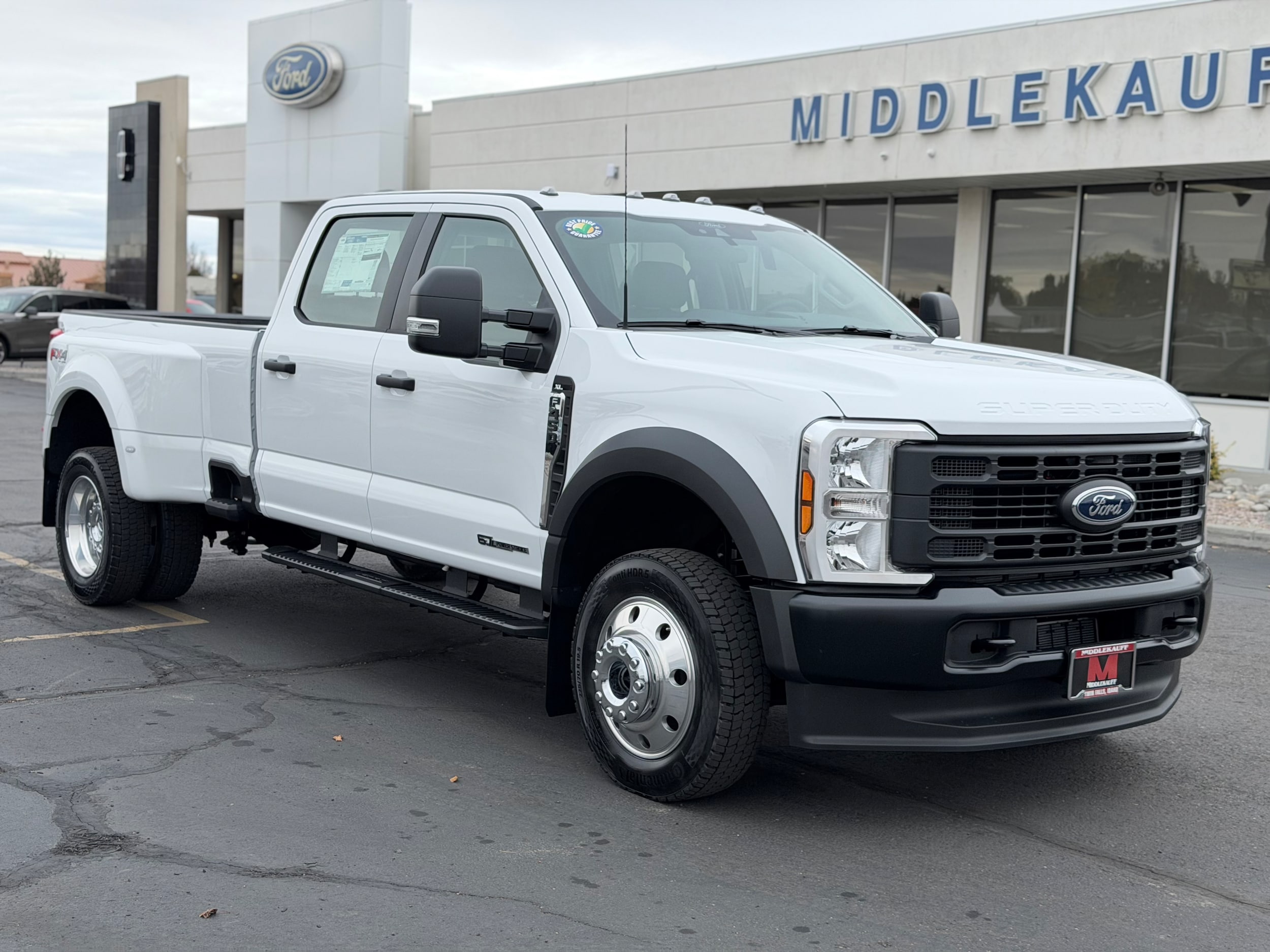 2026 Ford F-450 Super Duty XL's photo