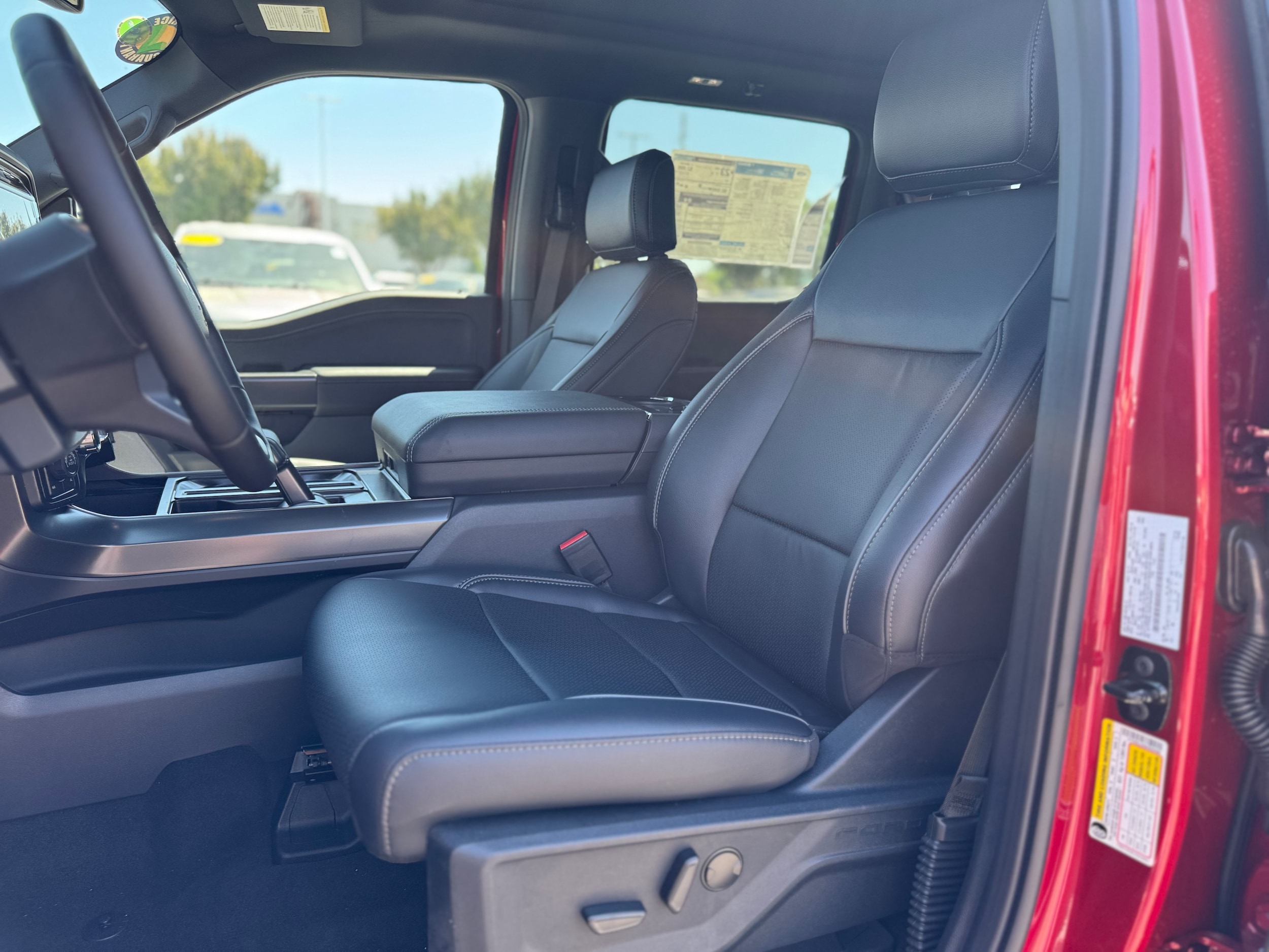 2025 Ford F-150 Lariat - Photo 13