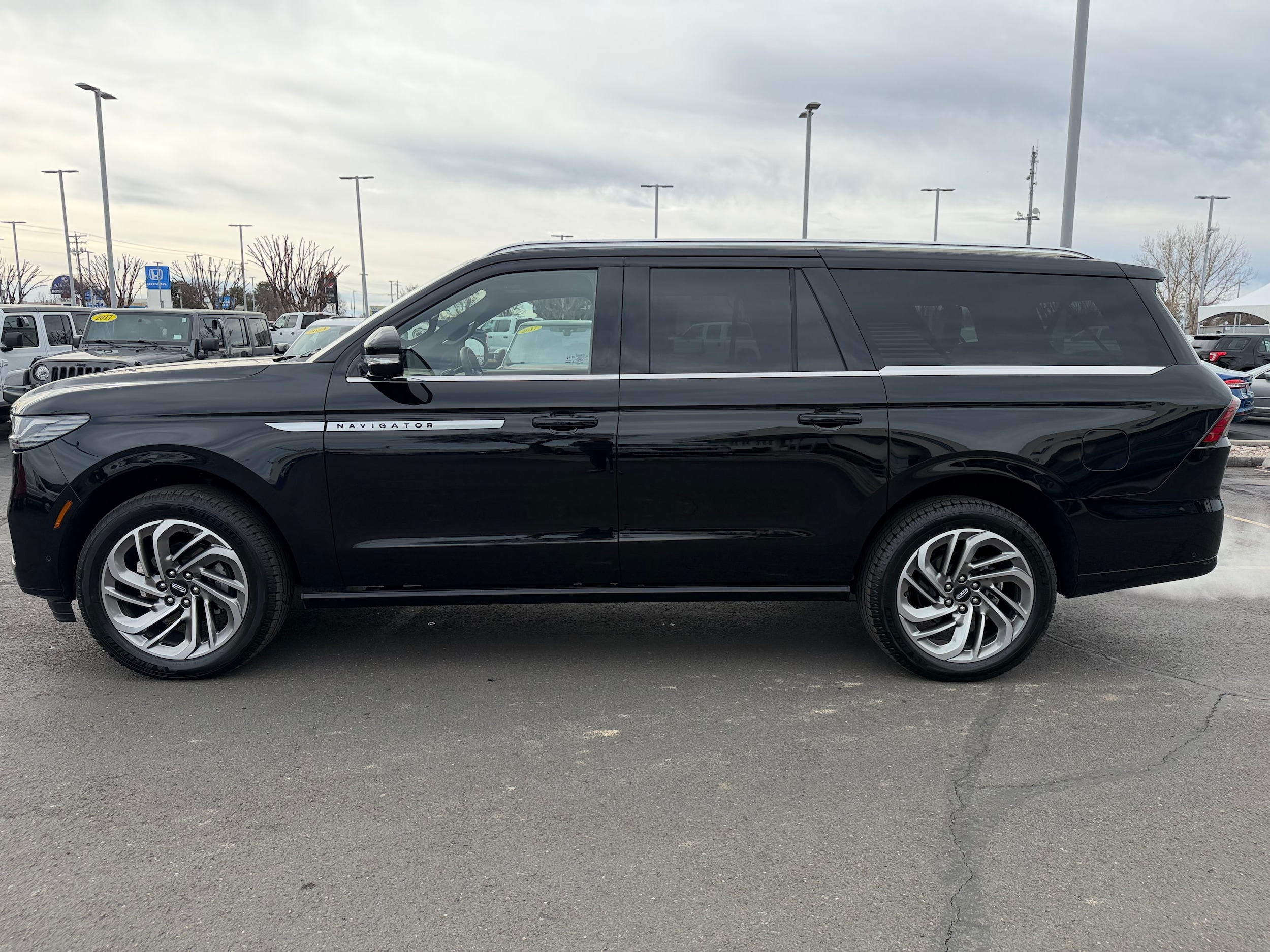 2025 Lincoln Navigator Reserve L - Photo 6