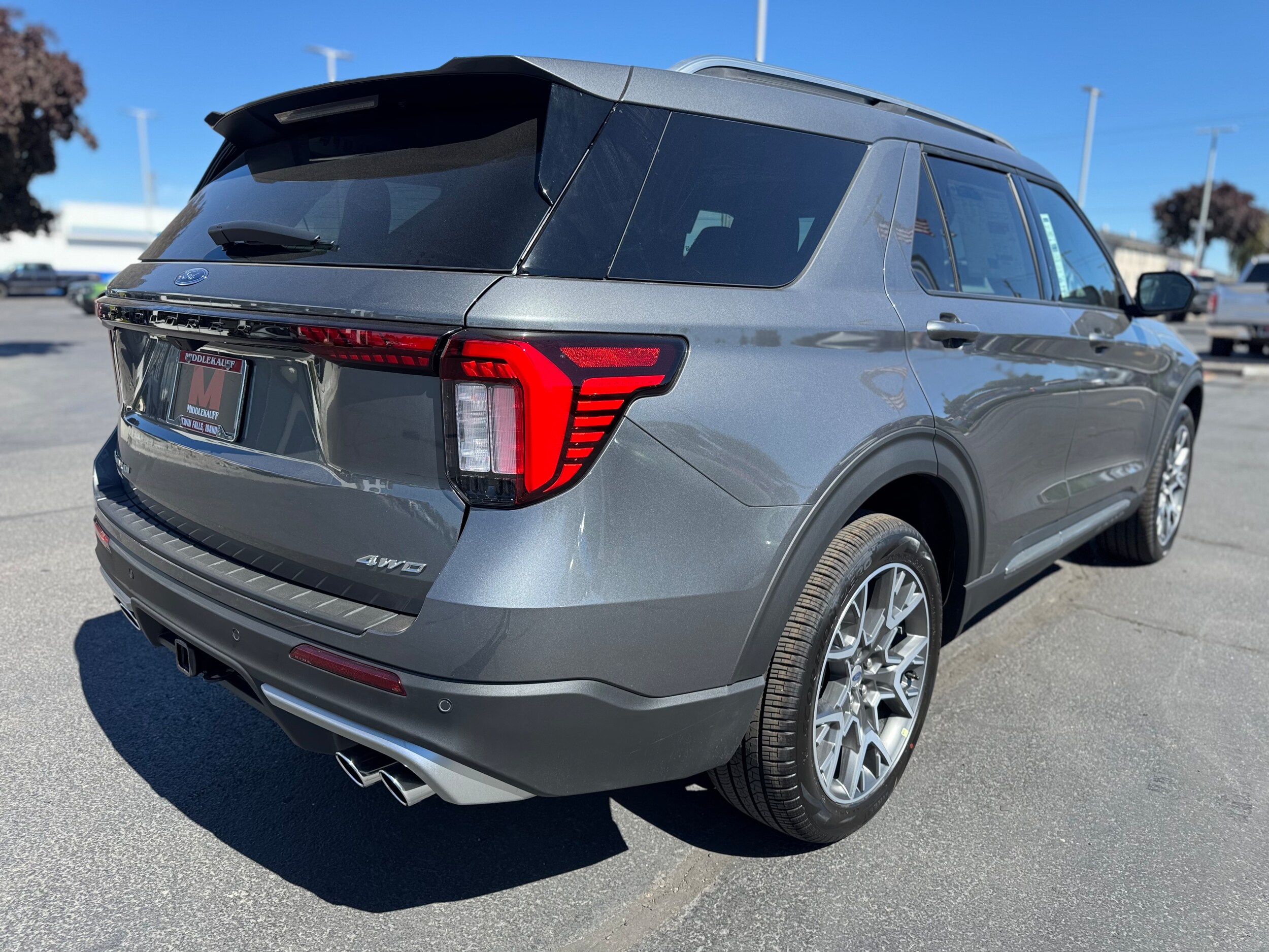 2025 Ford Explorer Platinum photo 3