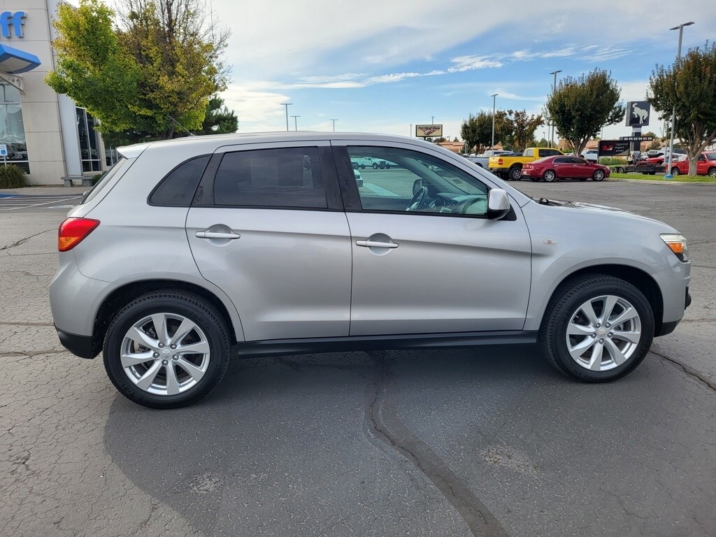 2015 Mitsubishi Outlander Sport ES photo 2