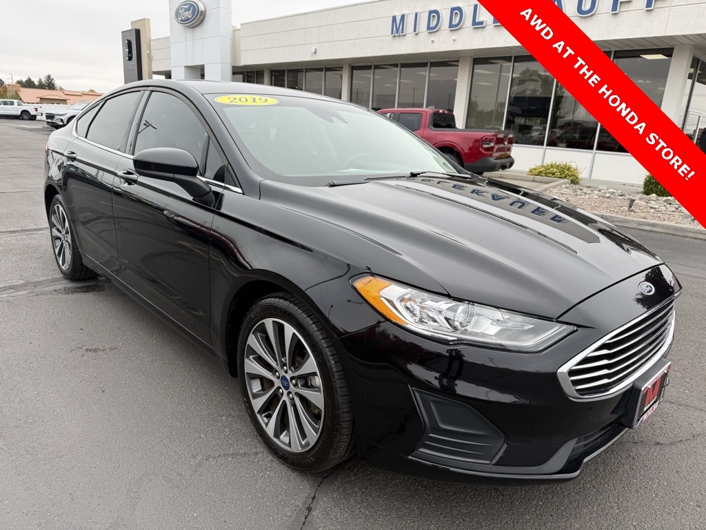 2019 Ford Fusion SE's photo